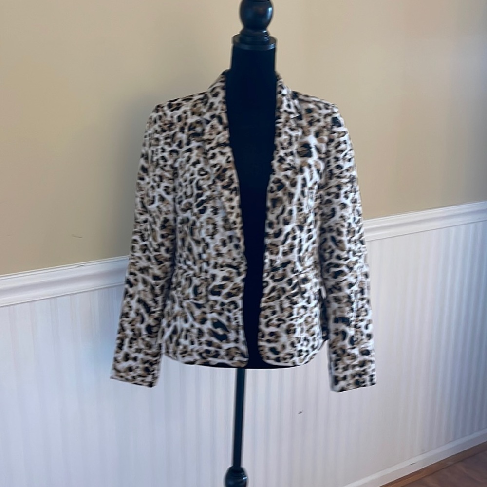 Almost New!!! Calvin Klein 6P leopard blazer.